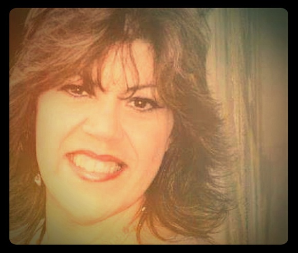 Meet your Posher, Dee - Picture 1 of 4